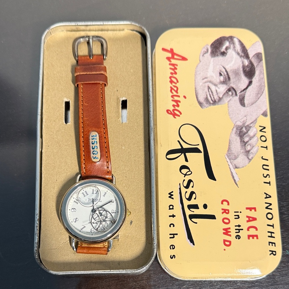 Vintage Fossil Women’s Brown Leather Watch w/Silver Case and White Liquid Dial